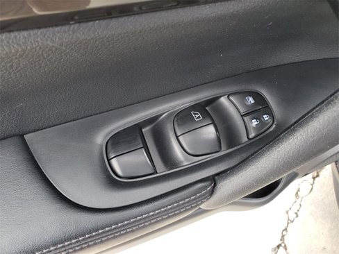 Certified 2020 Nissan Rogue S image 16