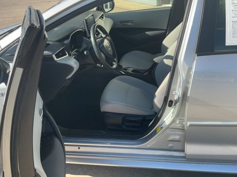 Used 2021 Toyota Corolla LE image 9