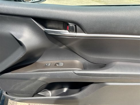 Used 2021 Toyota Camry LE image 32