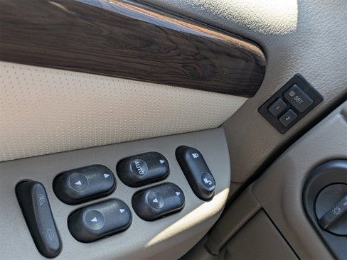 Used 2003 Ford Explorer Eddie Bauer image 26