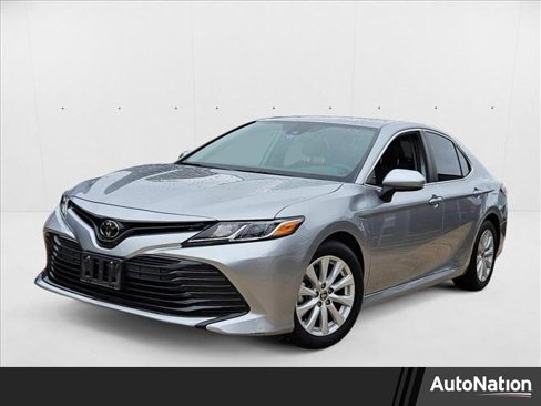 Used 2020 Toyota Camry LE image 1