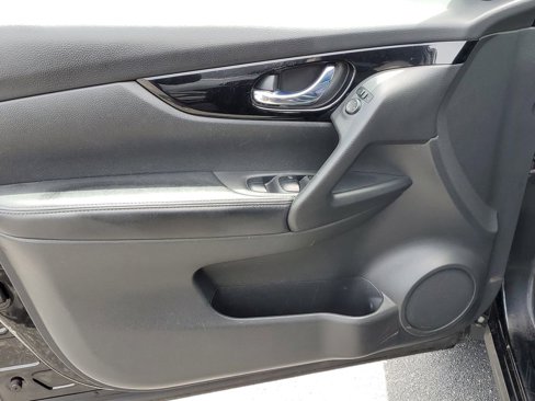 Used 2020 Nissan Rogue Sport SV image 13
