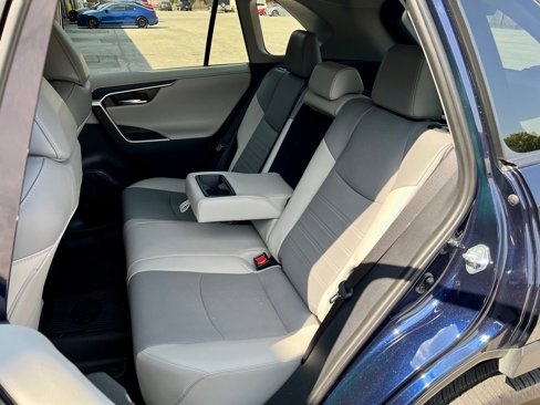 Used 2019 Toyota RAV4 Limited image 11