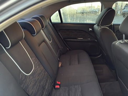 Used 2010 Ford Fusion SE image 10