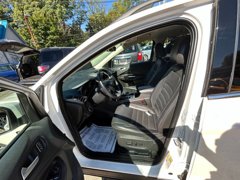 Used 2017 Ford Escape SE w/ Equipment Group 201A image 6