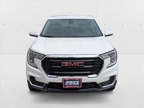 Used 2024 GMC Terrain SLE image 2