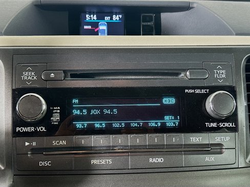 Used 2013 Toyota Sienna LE image 22