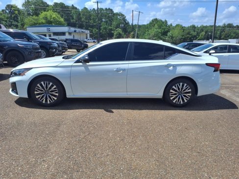 Used 2024 Nissan Altima 2.5 SV image 7