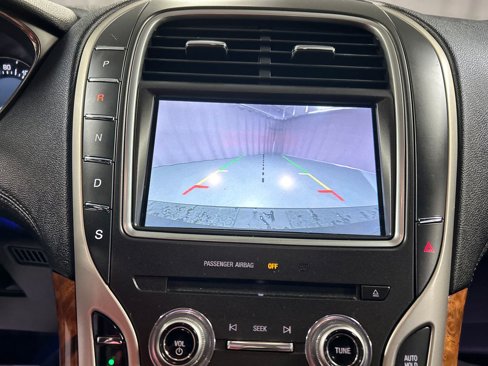 Used 2016 Lincoln MKX Select image 17