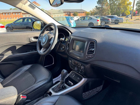 Used 2018 Jeep Compass Latitude w/ Popular Equipment Group image 11