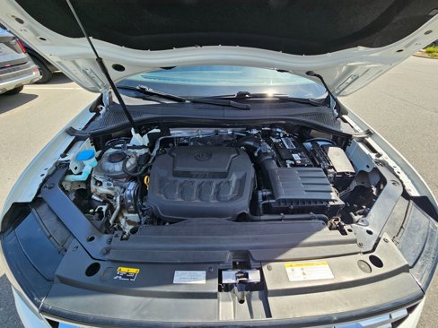 Used 2021 Volkswagen Tiguan SE w/ Panoramic Sunroof Package image 32