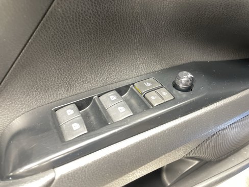 Used 2019 Toyota Camry LE image 15
