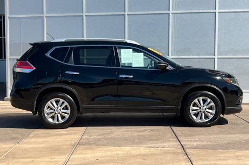 Used 2015 Nissan Rogue SV image 3