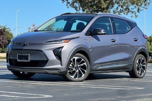 Certified 2022 Chevrolet Bolt EUV Premier w/ Sun & Sound Package image 5