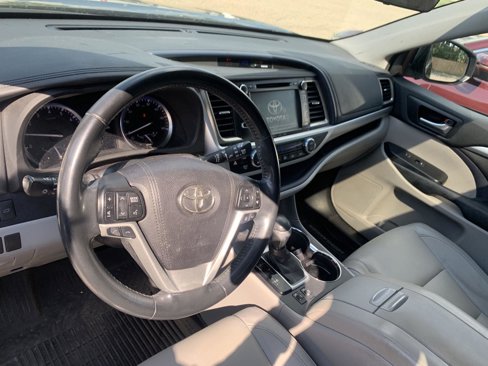 Used 2018 Toyota Highlander XLE image 26