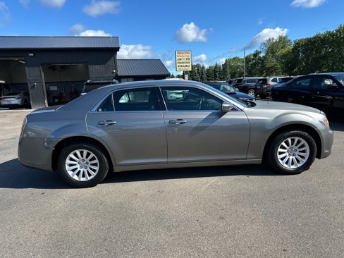 Used 2011 Chrysler 300 Touring image 2