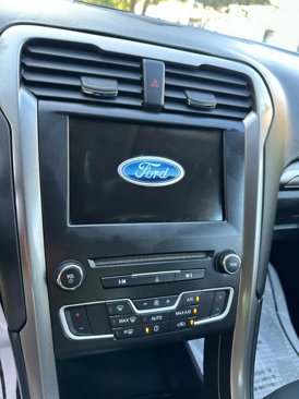Used 2017 Ford Fusion SE w/ Fusion SE Technology Package image 32