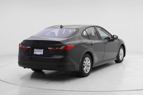 Used 2025 Toyota Camry LE image 2