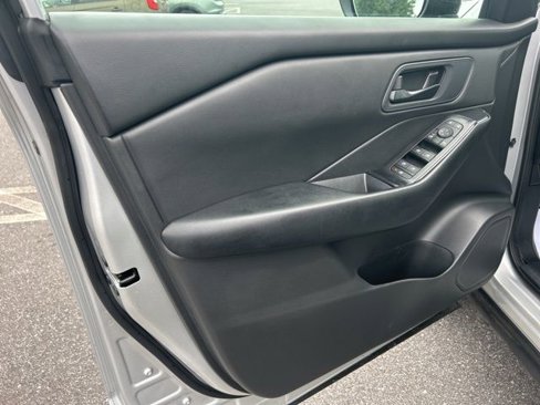 Used 2024 Nissan Rogue S image 12