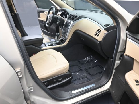 Used 2011 Chevrolet Traverse LTZ image 20