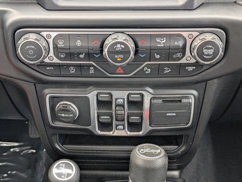 Used 2020 Jeep Wrangler Unlimited Sahara image 17
