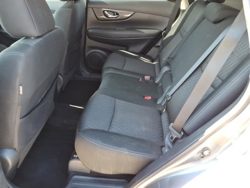 Used 2018 Nissan Rogue SV image 15