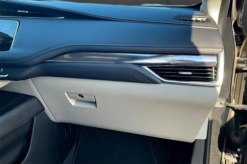 Used 2020 Cadillac XT4 Luxury w/ Cold Weather Package image 16