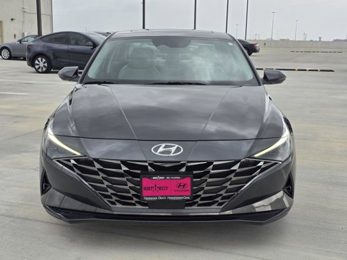 Used 2022 Hyundai Elantra Limited image 4