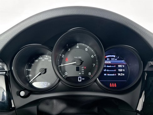 Used 2025 Porsche Macan image 18