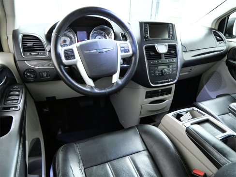 Used 2015 Chrysler Town & Country Touring-L w/ Trailer Tow Group image 4