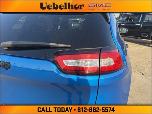 Used 2017 Jeep Cherokee Sport image 9