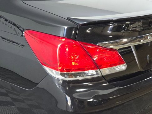 Used 2011 Toyota Avalon Limited image 13