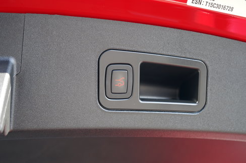 Used 2015 Tesla Model S AWD image 13