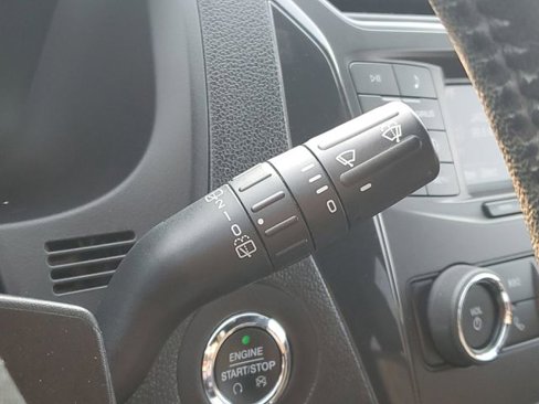 Used 2018 Ford Explorer XLT image 20