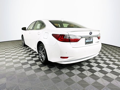 Used 2017 Lexus ES 300h image 5