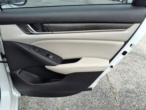 Used 2022 Honda Accord Touring image 15