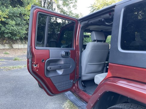 Used 2010 Jeep Wrangler Unlimited Sahara w/ Dual Top Group image 21