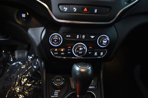 Used 2023 Jeep Cherokee Altitude Lux image 24