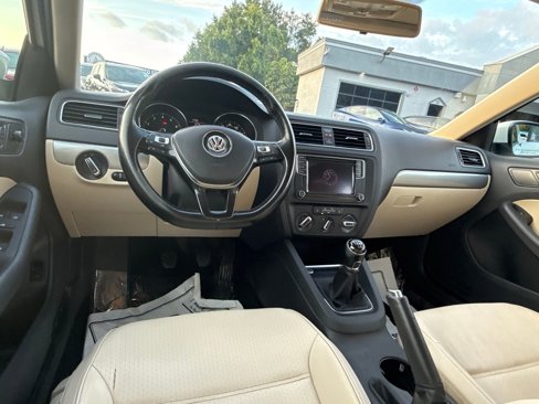 Used 2017 Volkswagen Jetta SE image 40