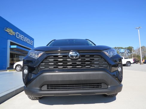 Used 2021 Toyota RAV4 XLE Premium image 8