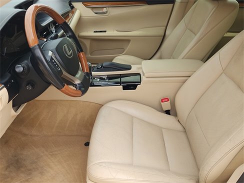 Used 2015 Lexus ES 300h w/ Navigation System Package image 11