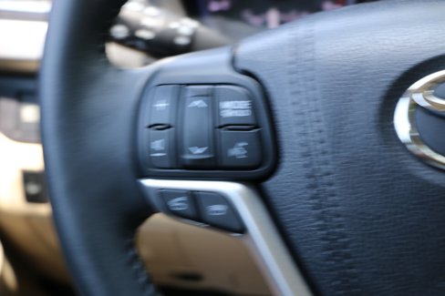 Used 2016 Toyota Highlander Limited image 19