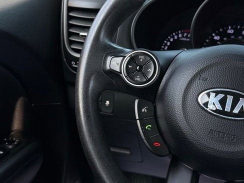 Used 2016 Kia Soul + image 11