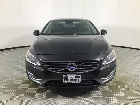 Used 2017 Volvo S60 T5 Inscription image 2