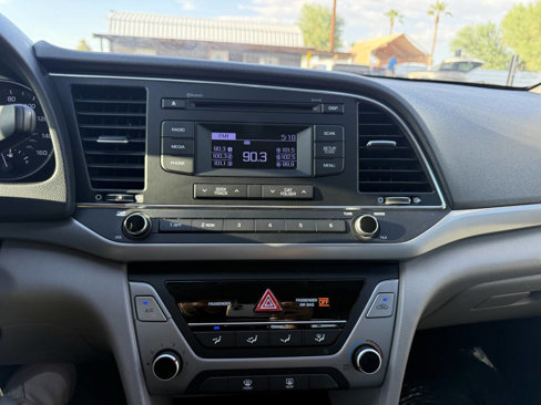 Used 2017 Hyundai Elantra SE image 21