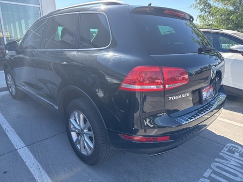 Used 2014 Volkswagen Touareg Sport image 7