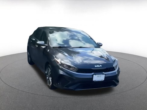 Used 2024 Kia Forte LXS image 3