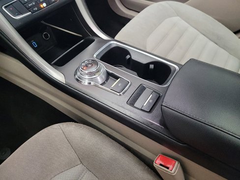 Used 2017 Ford Fusion SE w/ Fusion SE Technology Package image 26