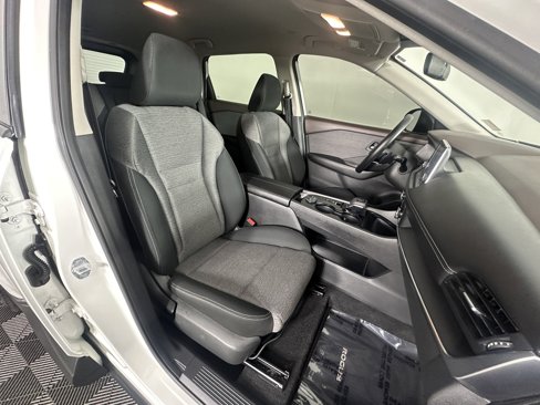 Used 2022 Nissan Rogue S image 12