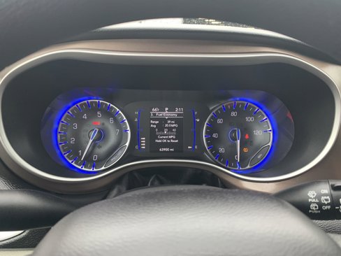Used 2018 Chrysler Pacifica Touring Plus w/ Tire & Wheel Group image 19